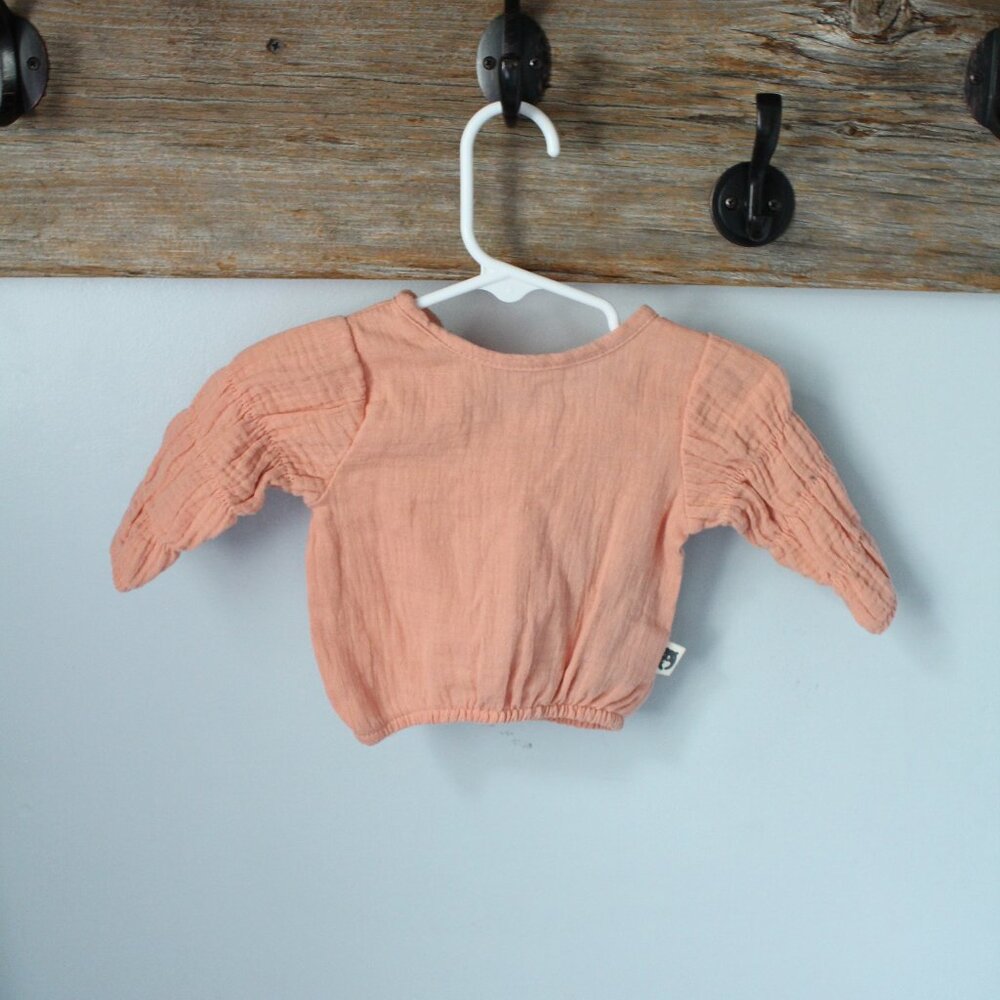 ❄️5/$25🎄Rabbit+Bear Size 0-3M Peachy Muslin L/S Top